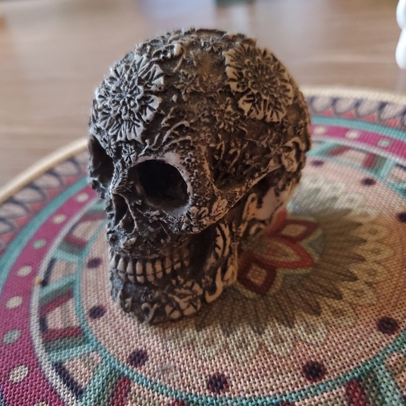 Engraved Skull with Floral Patterns - Unique Statement Piece! - Picture 2 of 3